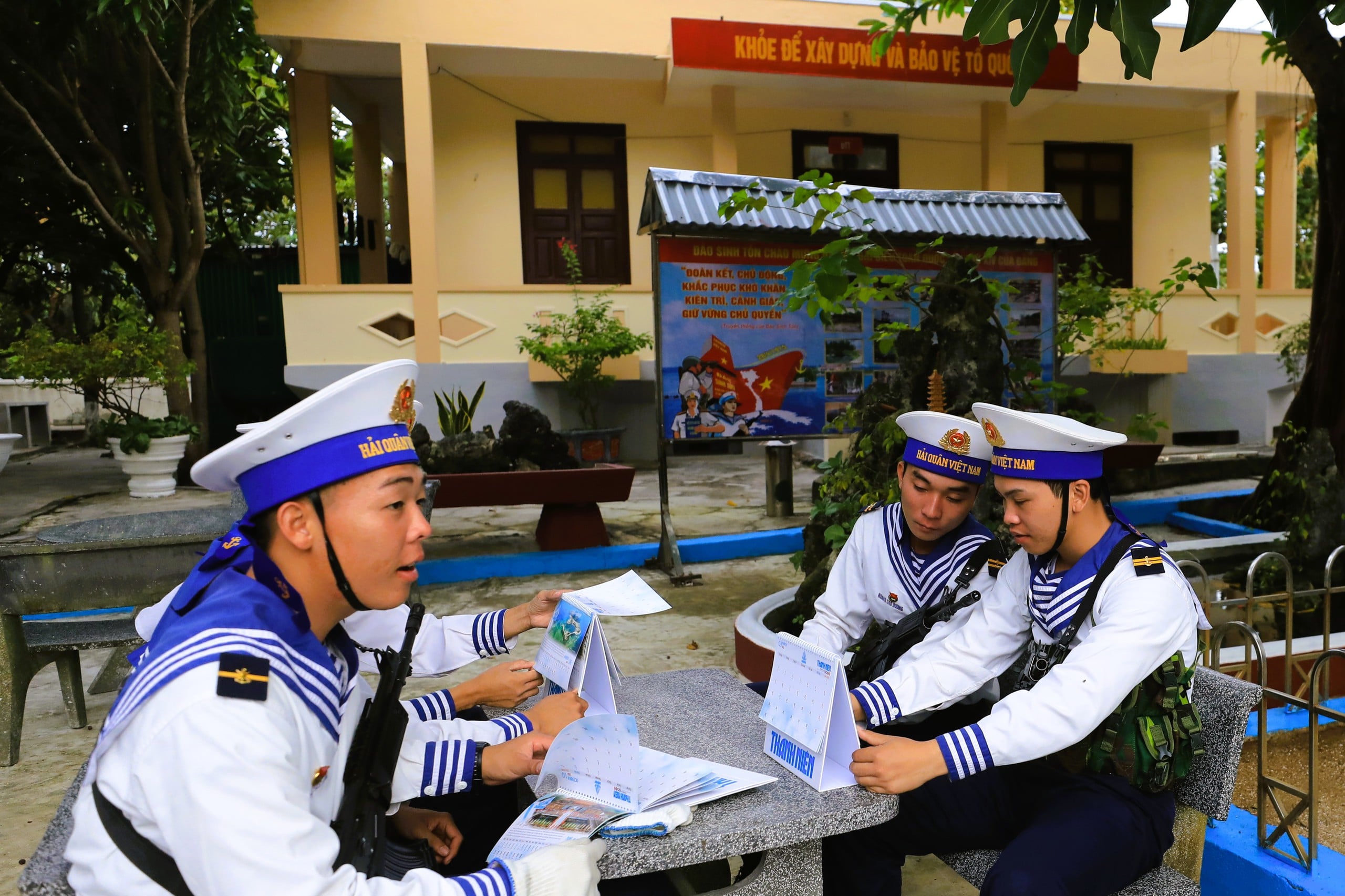 Tet in Truong Sa - Part 6: Special Gifts - Photo 4.