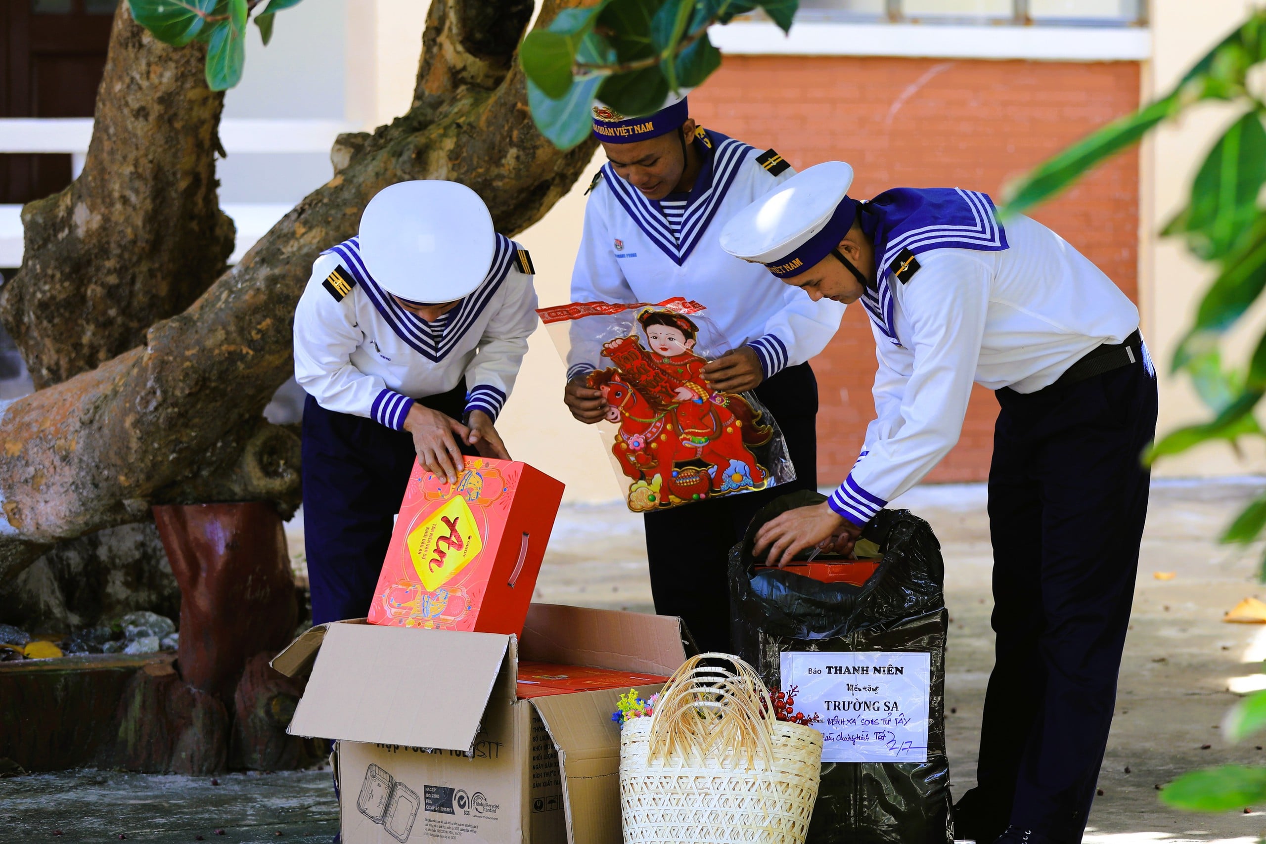 Tet in Truong Sa - Part 6: Special Gifts - Photo 7.