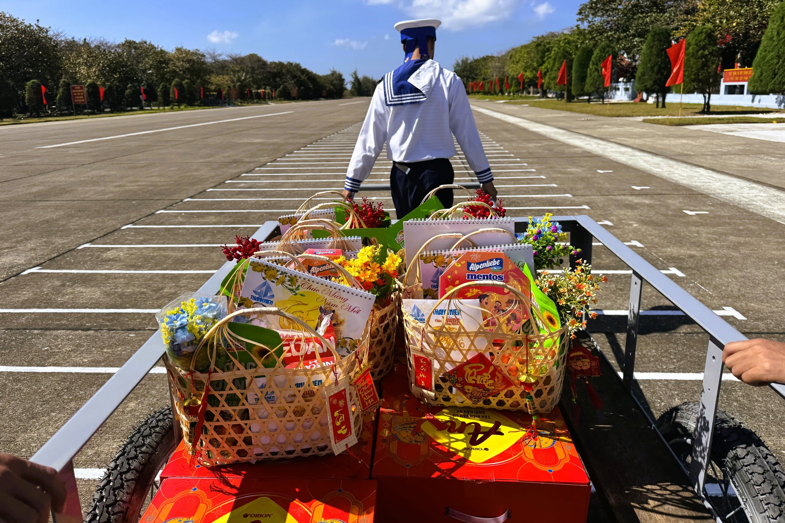 Tet in Truong Sa - Part 6: Special Gifts - Photo 11.