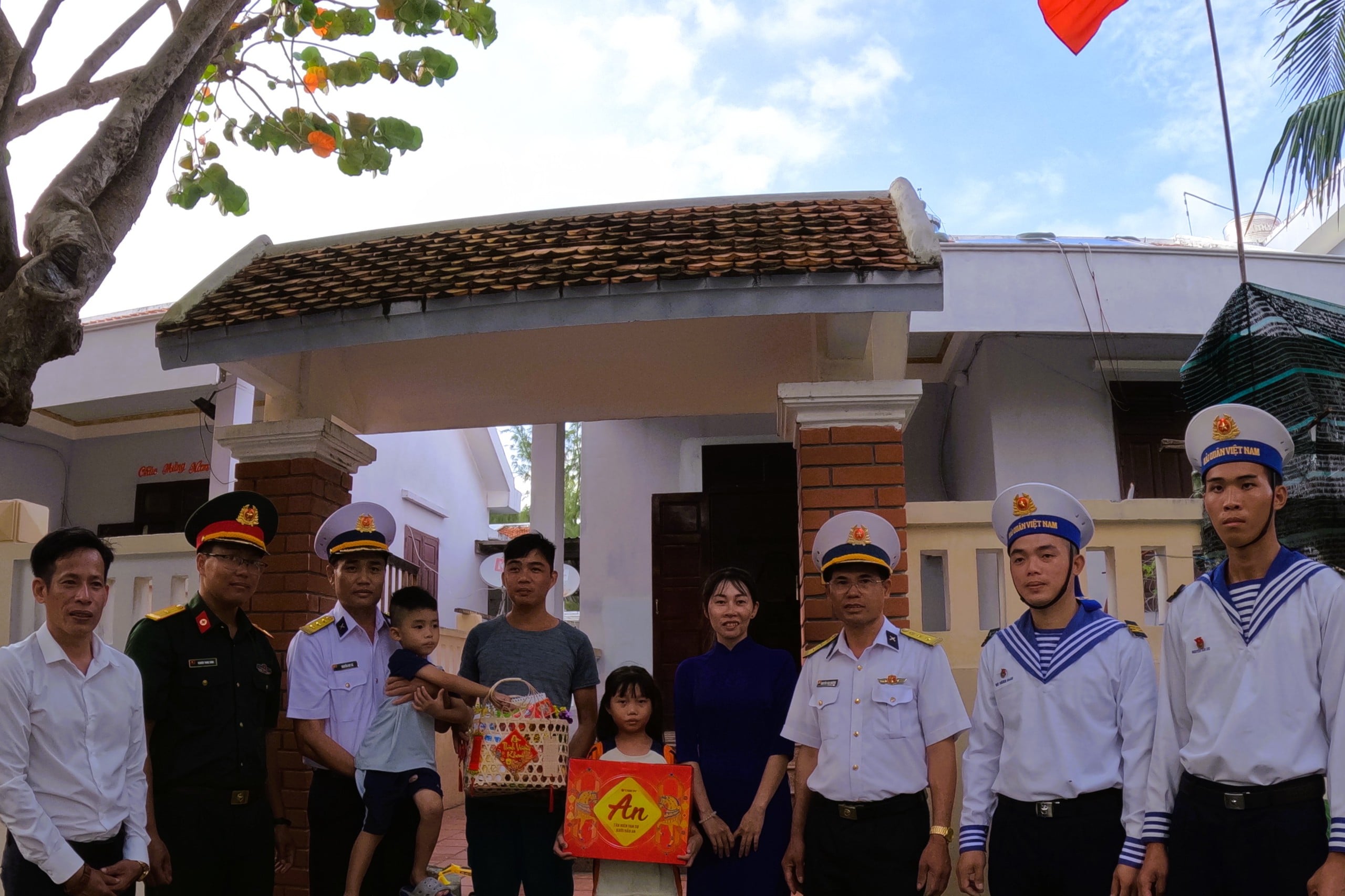 Tet in Truong Sa - Part 6: Special Gifts - Photo 14.