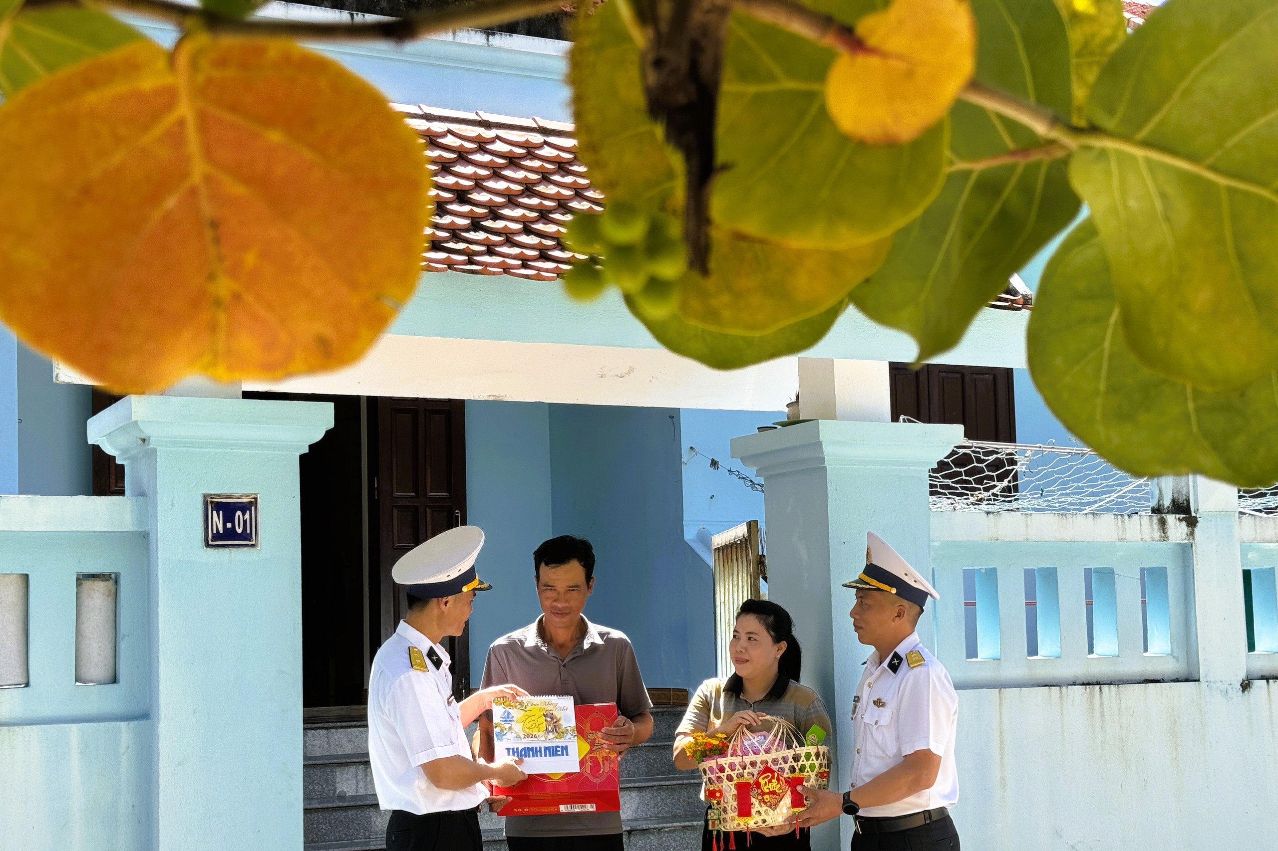 Tet in Truong Sa - Part 6: Special Gifts - Photo 18.