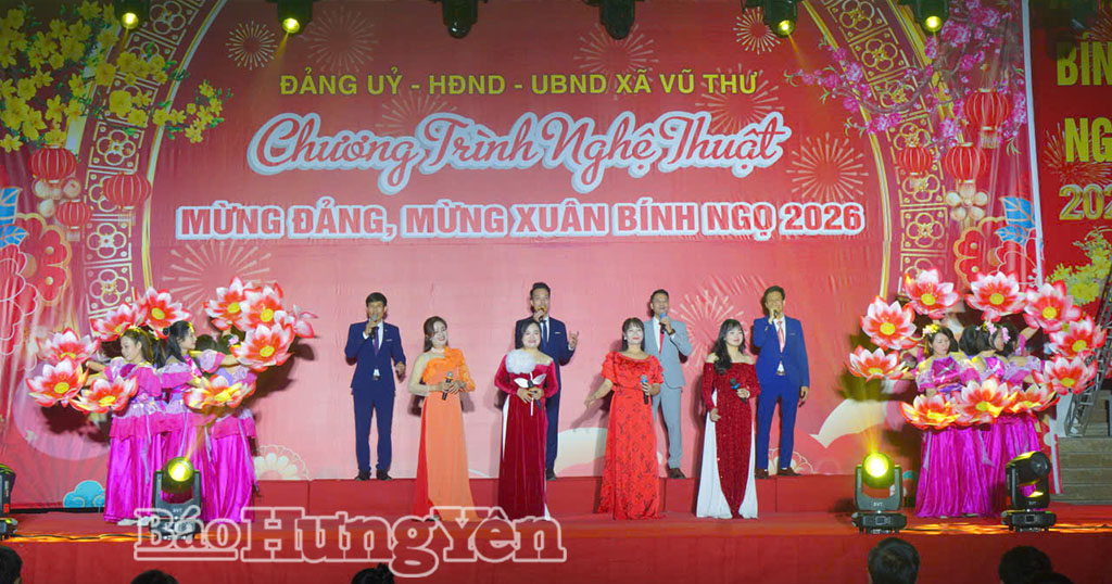 Một tiết mục văn nghệ đặc sắc tại chương trình nghệ thuật mừng Đảng, mừng Xuân. Ảnh: Đào Quyên 