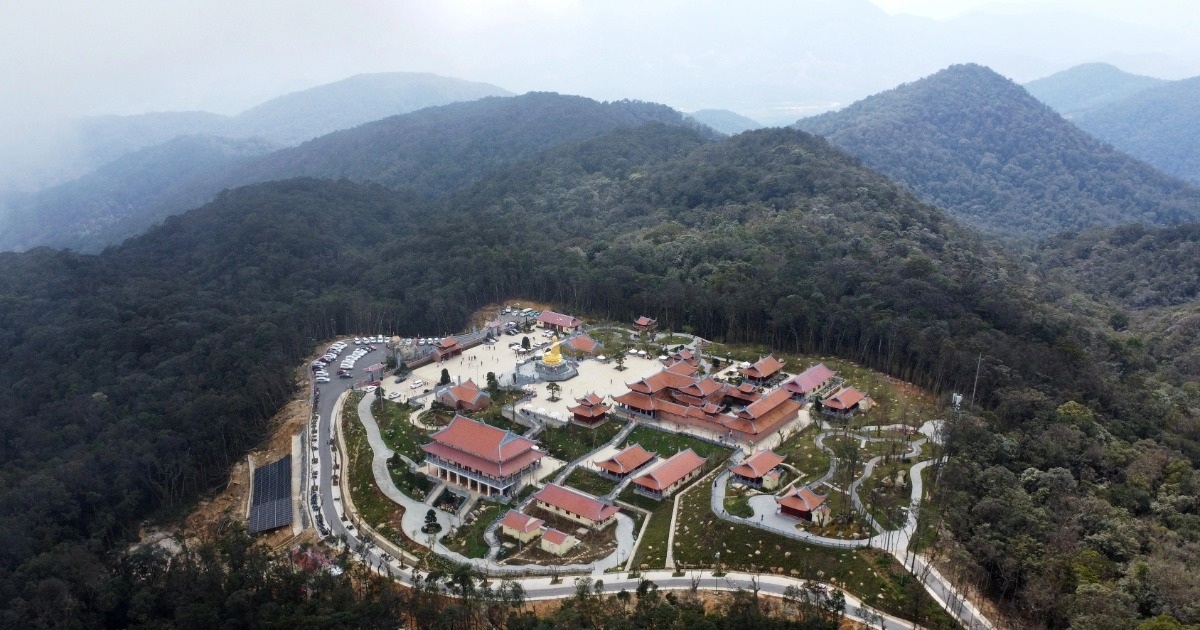 Ngôi chùa trên đỉnh núi cao hơn 1.500m được ví như “Đà Lạt của phố biển” - Vietnam.vn