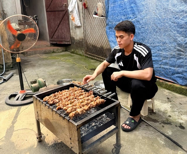 Tết bình yên của đội trưởng U.23 Việt Nam Khuất Văn Khang: Giữ lời hứa đặc biệt với bà!- Ảnh 1.