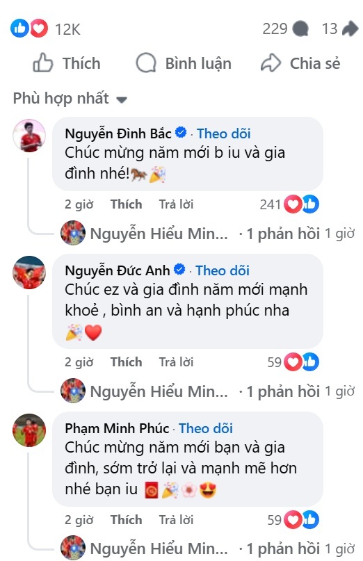 Hieu Minh postete ein Foto von sich, auf dem er mit Krücken Tet mit seiner Familie feiert; Dinh Bac und Minh Phuc teilten rührende Worte – Foto 2.