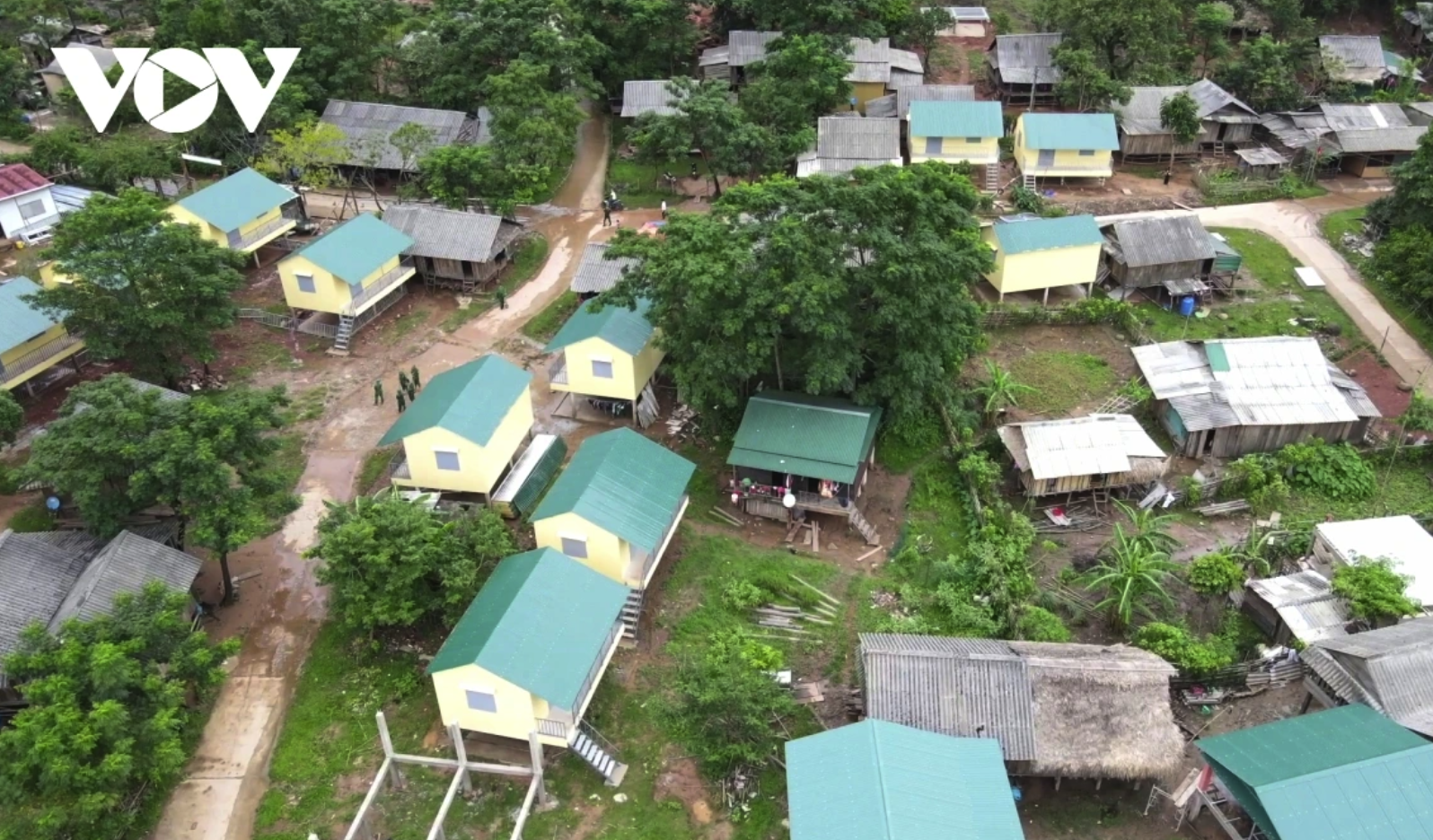 Ces maisons neuves et solides aident les personnes démunies à stabiliser leur vie.