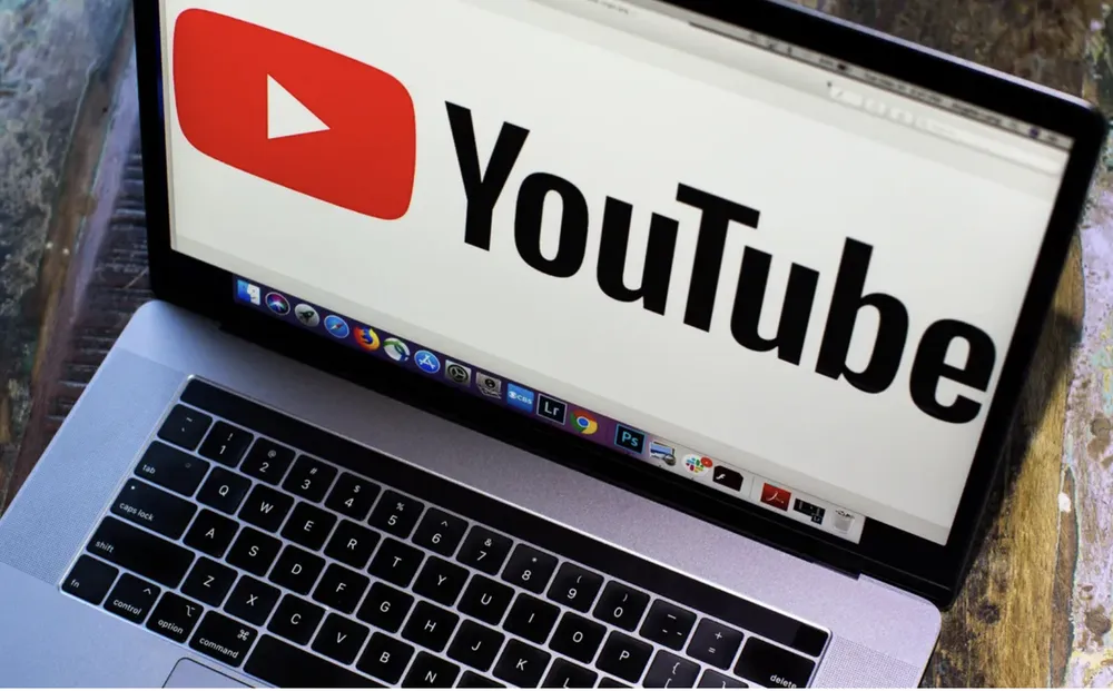 18 февраля на YouTube произошёл сбой в работе сервиса. Фото: ANGELA LANG/CNET