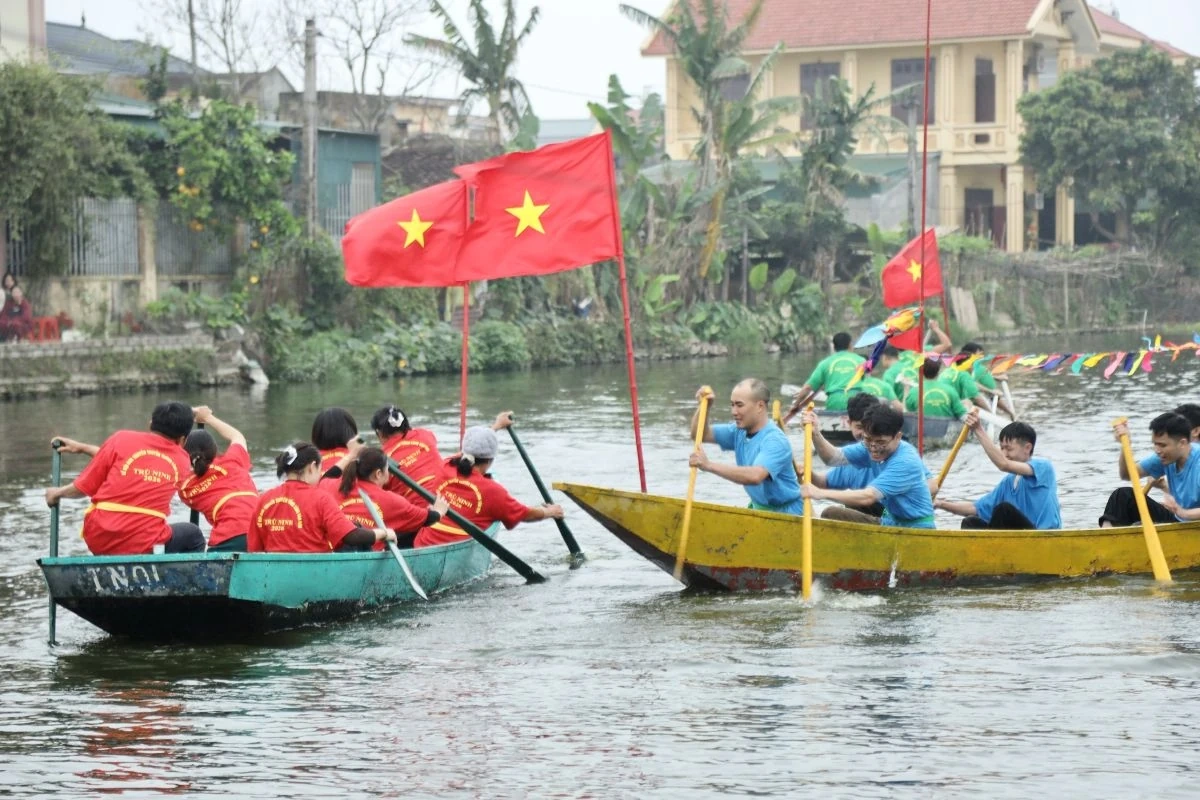 Sôi nổi Lễ hội đua thuyền truyền thống Làng văn hóa Trù Ninh