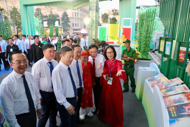 TP HCM khai mạc Đường sách Tết với quy mô chưa từng có - Ảnh 3.