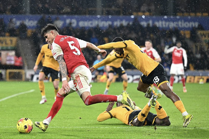 L'Arsenal ha subito un gol nei minuti di recupero, perdendo punti al Molineux - Foto 2.