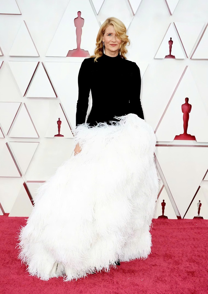 Laura Dern - Ảnh 10.
