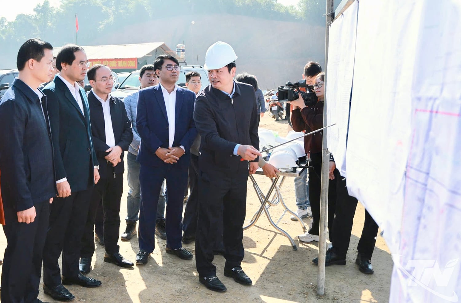 La Junta de Gestión de Proyectos de Inversión en Construcción de Proyectos de Transporte y Agricultura en el Norte informa a los líderes provinciales sobre el avance de los proyectos en los cuales la unidad es inversionista.