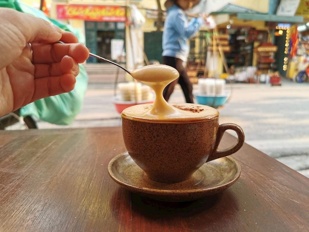 アメリカの雑誌によると、ベトナムのコーヒーの淹れ方は世界でもトップクラスの料理体験の一つだそうです - 写真 5。