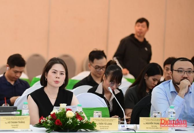 La signora Tran To Loan è vicepresidente del gruppo Sao Do, investitore del parco industriale Nam Dinh Vu di Hai Phong. Foto: Business Forum Newspaper. Bà Trần Tố Loan - Phó Chủ tịch Tập đoàn Sao Đỏ, chủ đầu tư khu công nghiệp Nam Đình Vũ, Hải Phòng. Ảnh: Báo Diễn đàn doanh nghiệp.