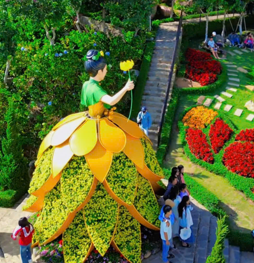  Núi Bà Đen đón lượng khách 