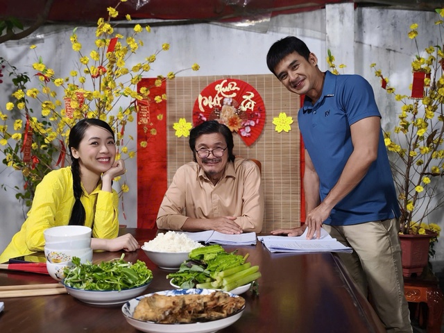 Il regista Xuan Phuoc è felice di averla nel cast di 'This Tet holiday' - Foto 1. Đạo diễn Xuân Phước vui vì 'Tết này có em'- Ảnh 1.