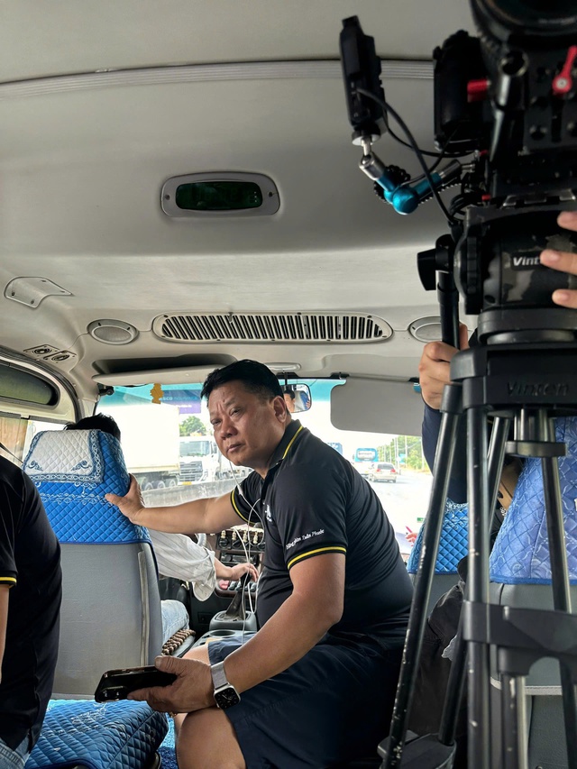 Il regista Xuan Phuoc è felice di averla nel cast di 'This Tet holiday' - Foto 3. Đạo diễn Xuân Phước vui vì 'Tết này có em'- Ảnh 3.