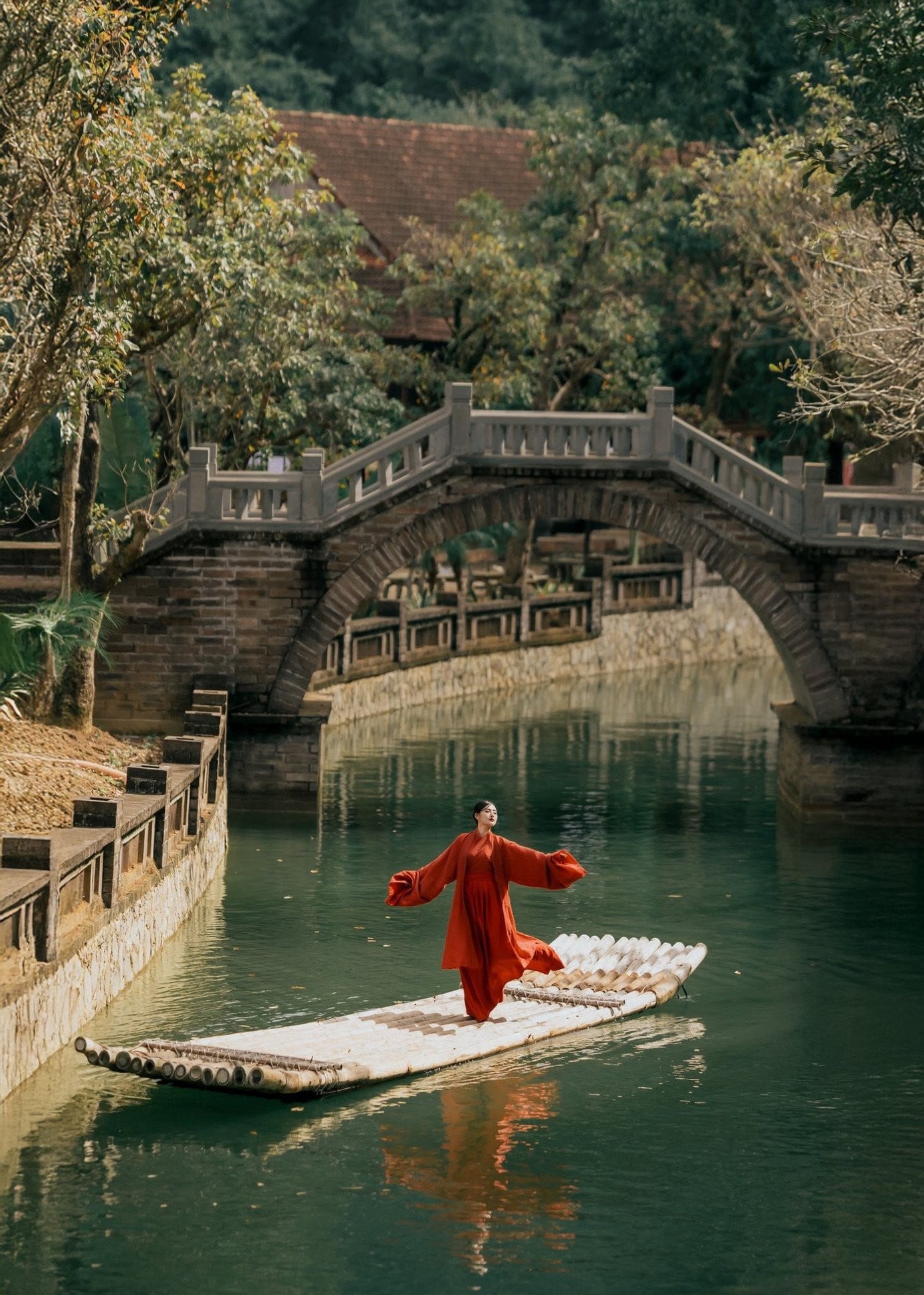 Vivi l'atmosfera di pace a Ninh Binh.