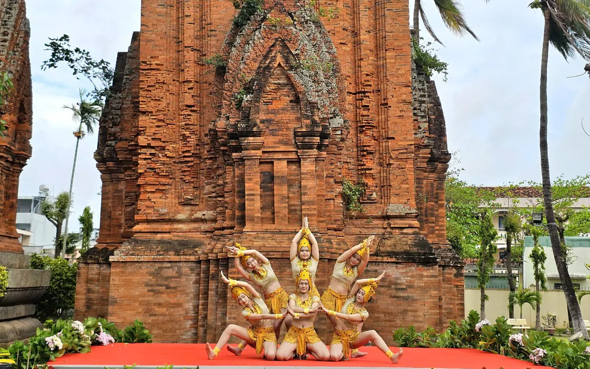 L'esibizione di danza Apsara. Tiết mục múa Apsara.