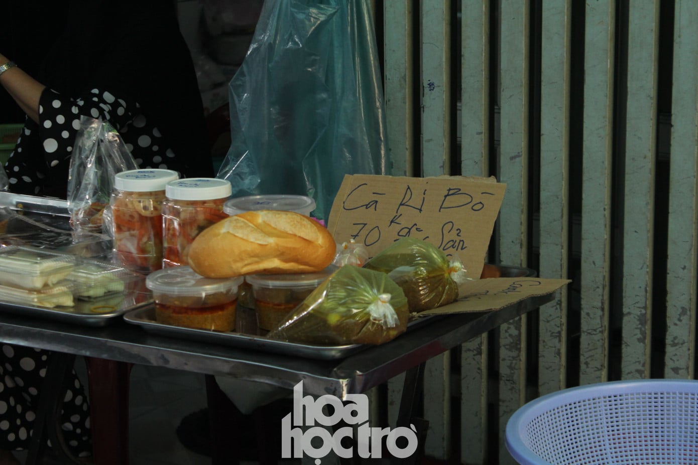 Piatti salati halal al mercato del Ramadan