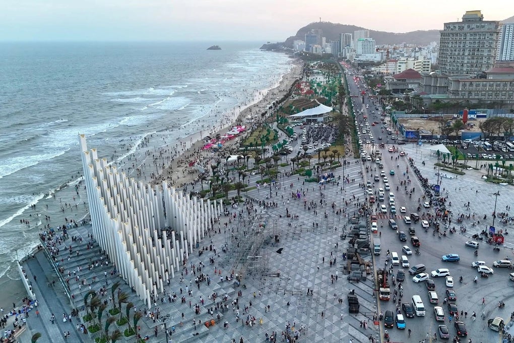 Tourist areas and hotels in Vung Tau are overloaded - 2