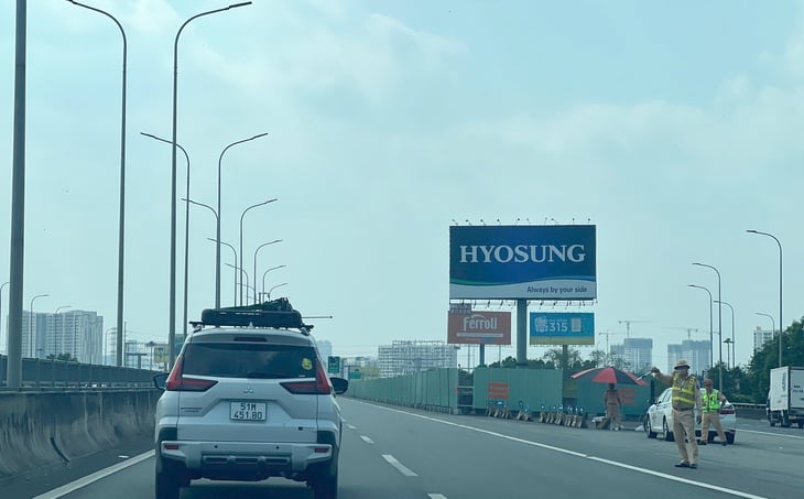 Chiều mùng 5, cao tốc Dầu Giây về TP.HCM ùn ứ đoạn trạm thu phí, nút giao An Phú thoáng - Ảnh 1.
