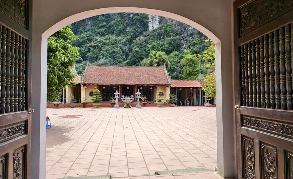 Độc đáo ngôi chùa ở Ninh Bình cứ đến lễ là “thoát ế” - ảnh 1
