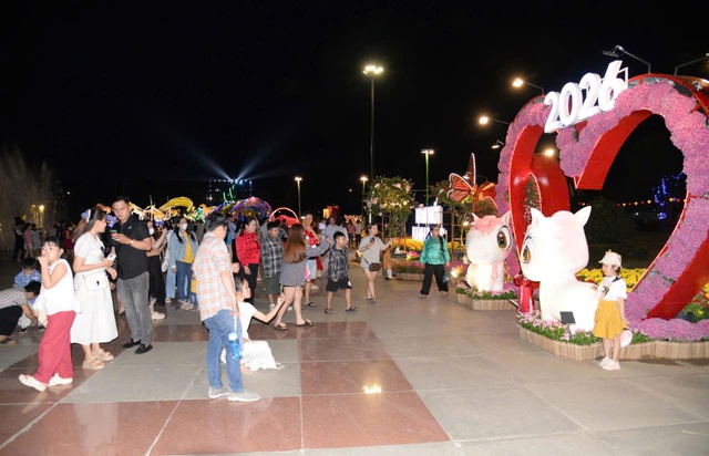 Can Tho és Dong Thap turizmusa várhatóan bevételnövekedést fog mutatni a 2026-os holdújévben - 7. kép. Du lịch Cần Thơ và Đồng Tháp bùng nổ doanh thu trong dịp Tết Nguyên đán 2026 - Ảnh 7.