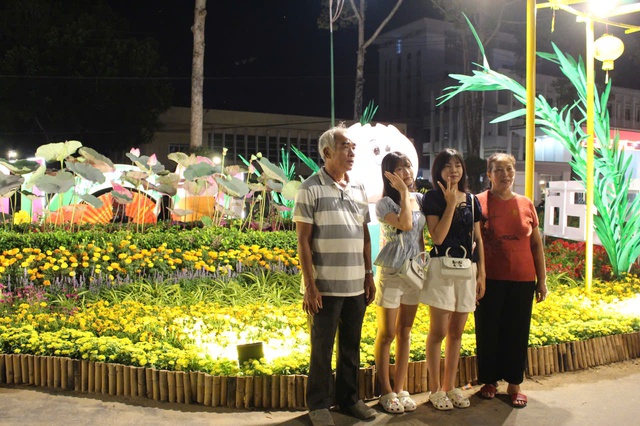 Can Tho és Dong Thap turizmusa várhatóan bevételnövekedést fog mutatni a 2026-os holdújévben - 9. kép. Du lịch Cần Thơ và Đồng Tháp bùng nổ doanh thu trong dịp Tết Nguyên đán 2026 - Ảnh 9.