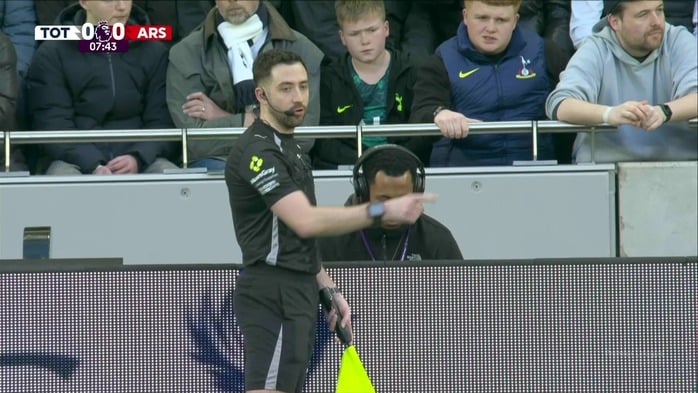 Hy hữu: “Đại chiến” Tottenham và Arsenal bị gián đoạn 2 lần - Ảnh 3.