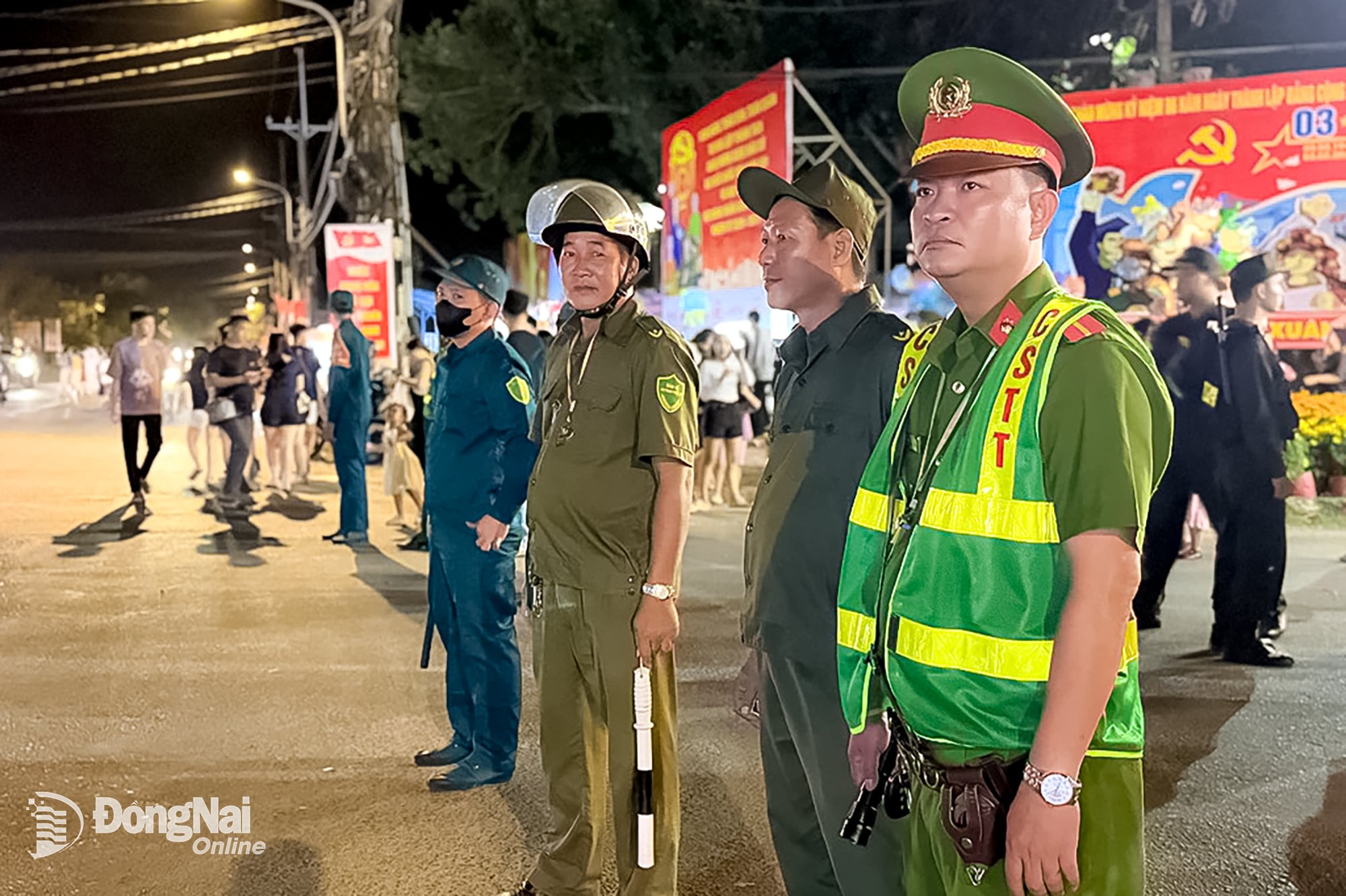 Provincial and local police forces participated in maintaining security and order at the New Year's Eve fireworks display in various localities. Photo: Provincial Police.