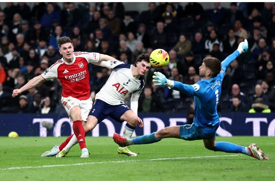 Gyokeres រកបានពីរគ្រាប់ ខណៈ Arsenal យកឈ្នះ Tottenham យ៉ាងងាយស្រួល - រូបថតទី 2។