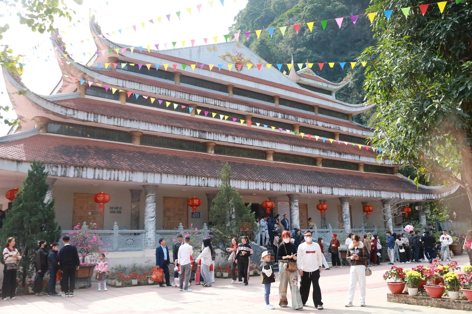 Besuch des Tien-Pagodenfestivals