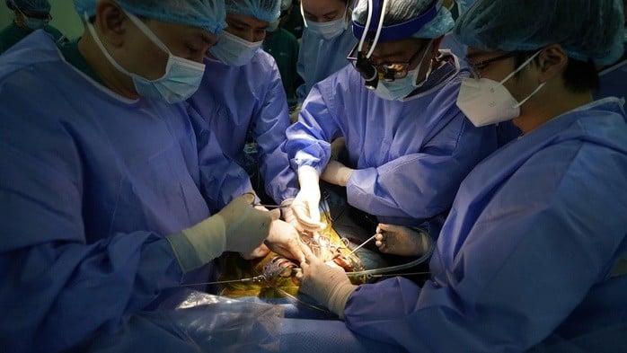 Un intervento di trapianto di fegato presso l'Ospedale Pediatrico Nazionale. Foto: TAM AN