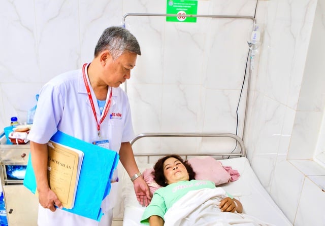 يحذر الأطباء من حوادث العمل خلال موسم حصاد Bác sĩ cảnh báo tai nạn lao động mùa thu hoạch ‘vàng đen’- Ảnh 1.