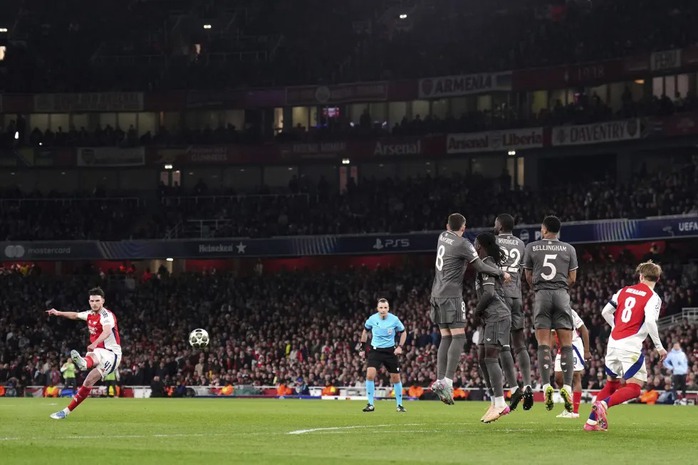 Lộ diện các cặp đấu tại vòng 1/8 Champions League - Ảnh 1.