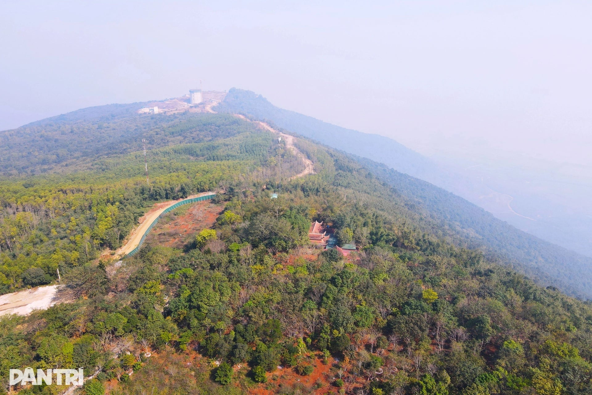 Una scena insolita nel luogo sacro di sepoltura nel giorno in cui si aprirono le porte del paradiso - 12