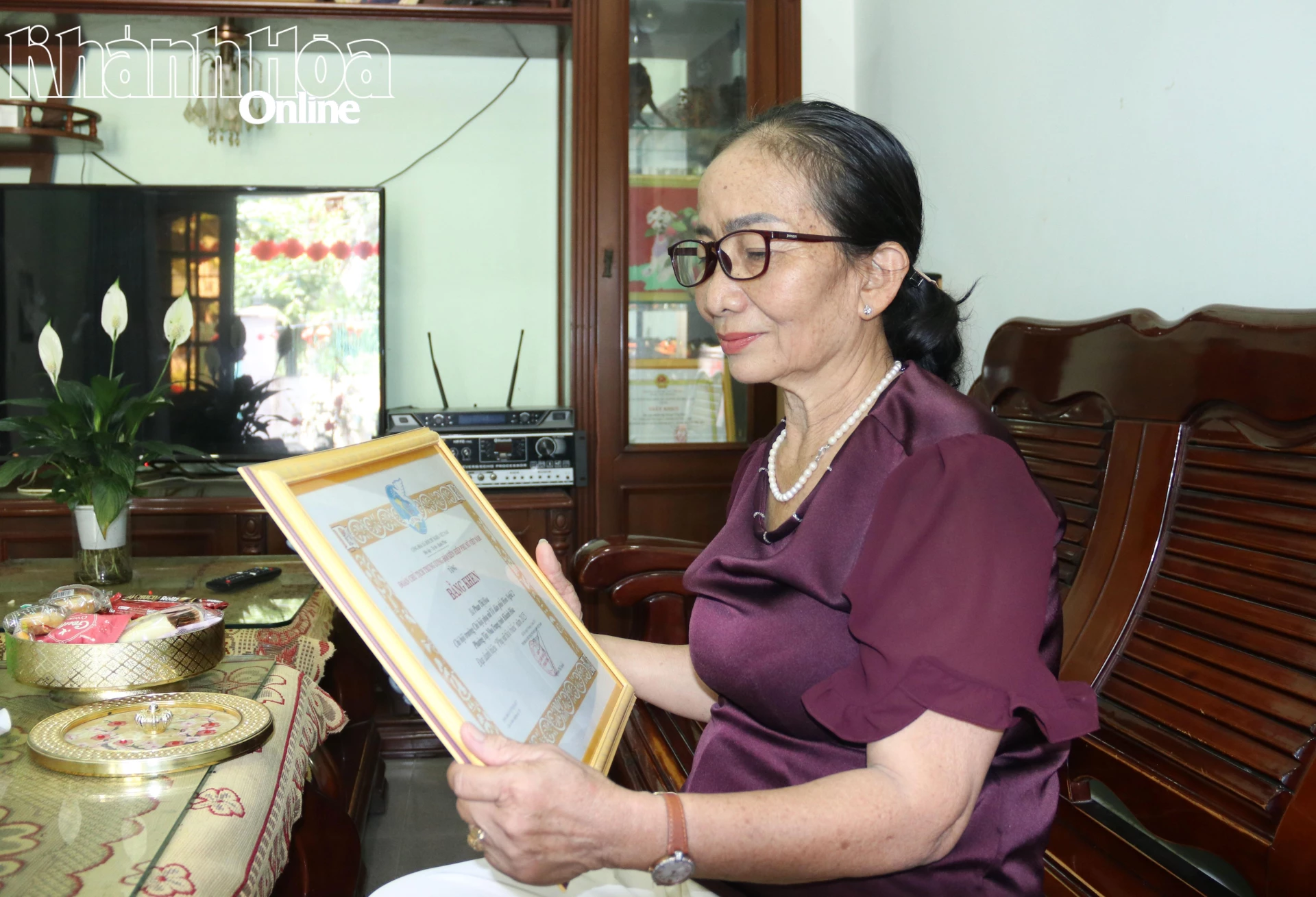 For her contributions, Ms. Hoa has received numerous awards and commendations from various levels of associations and local authorities.