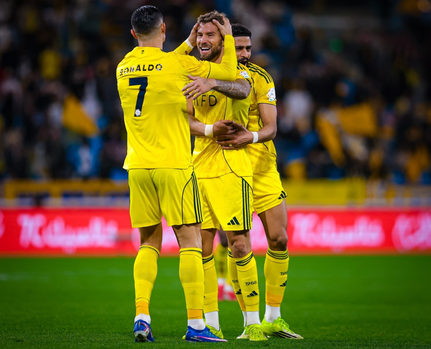 https://static-images.vnncdn.net/vps_images_publish/000001/000003/2026/2/26/ronaldo-choi-sang-al-nassr-doi-lai-ngoi-dau-183.jpg