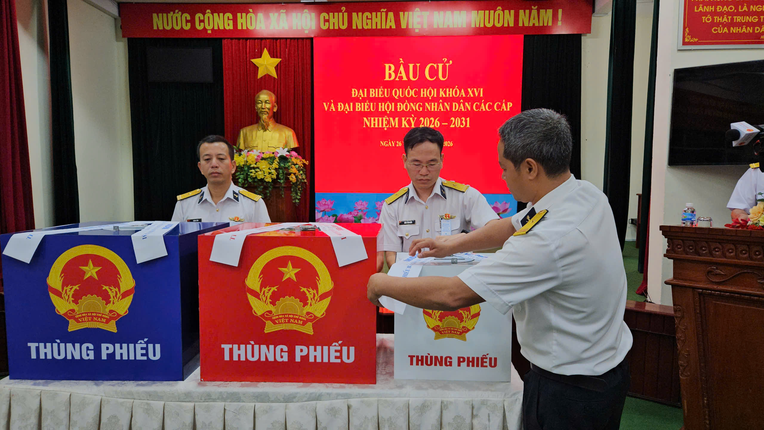 Bầu cử sớm TPHCM 2026: Khai mạc thành công tại 4 khu vực bỏ phiếu - Ảnh 6.