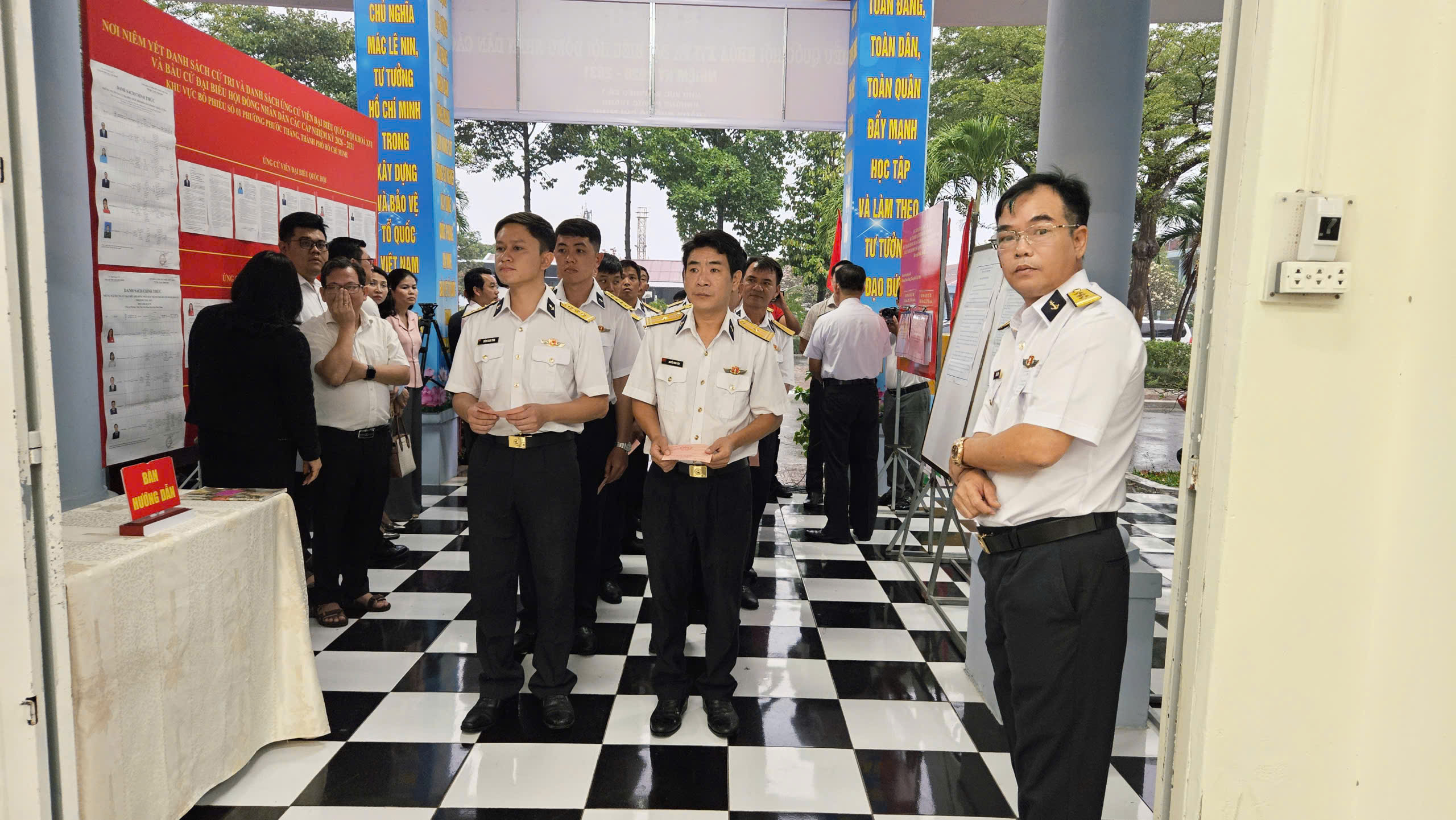 Bầu cử sớm TPHCM 2026: Khai mạc thành công tại 4 khu vực bỏ phiếu - Ảnh 10.