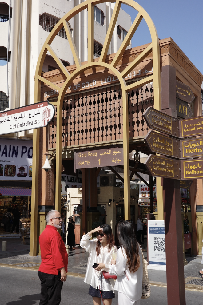 Chợ vàng Dubai tấp nập khách du lịch- Ảnh 1.