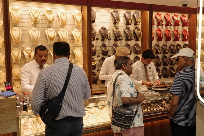 Chợ vàng Dubai tấp nập khách du lịch- Ảnh 7.