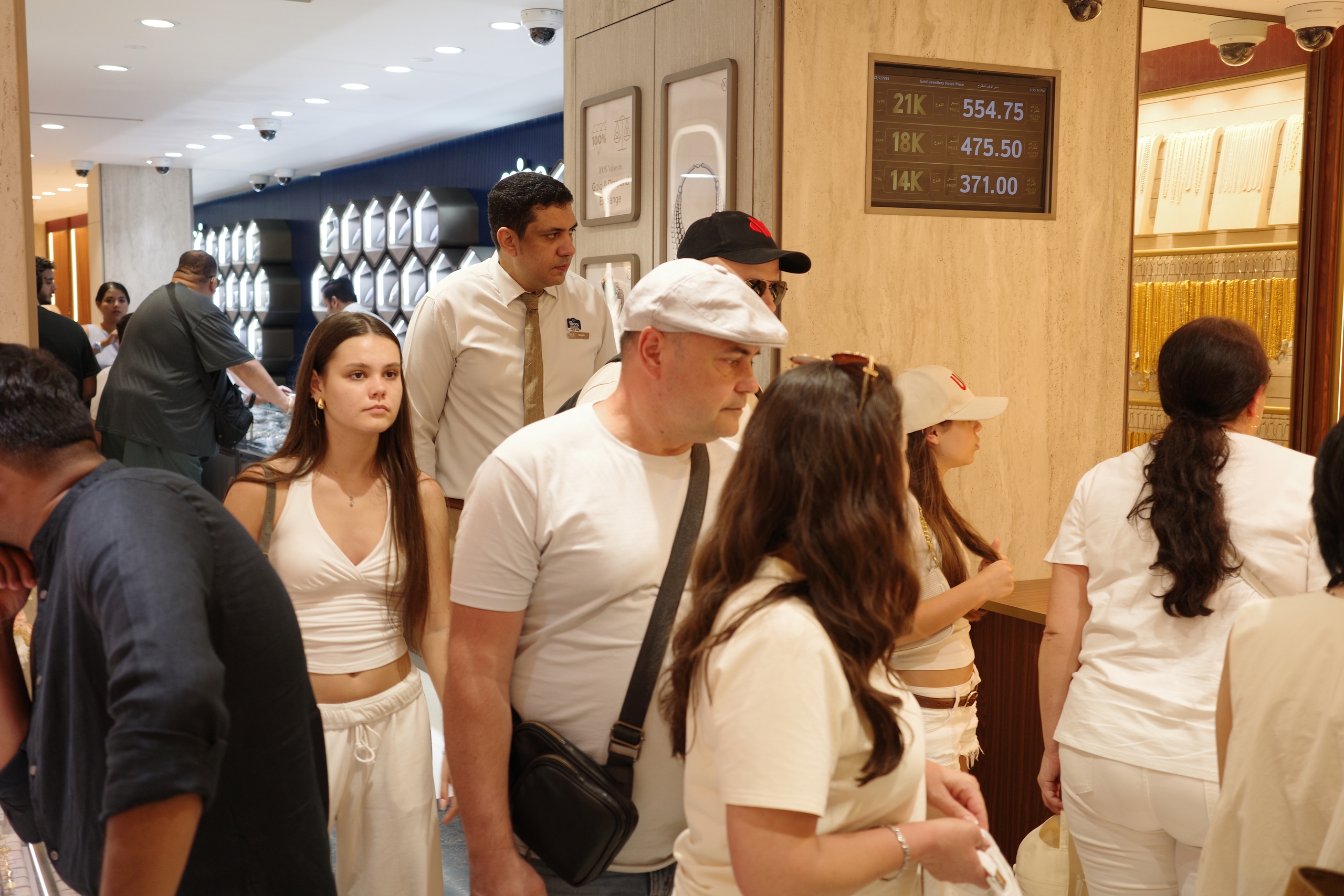 Chợ vàng Dubai tấp nập khách du lịch- Ảnh 9.