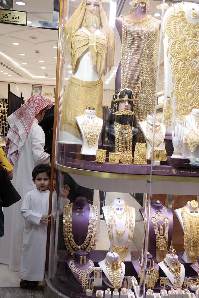 Chợ vàng Dubai tấp nập khách du lịch- Ảnh 14.