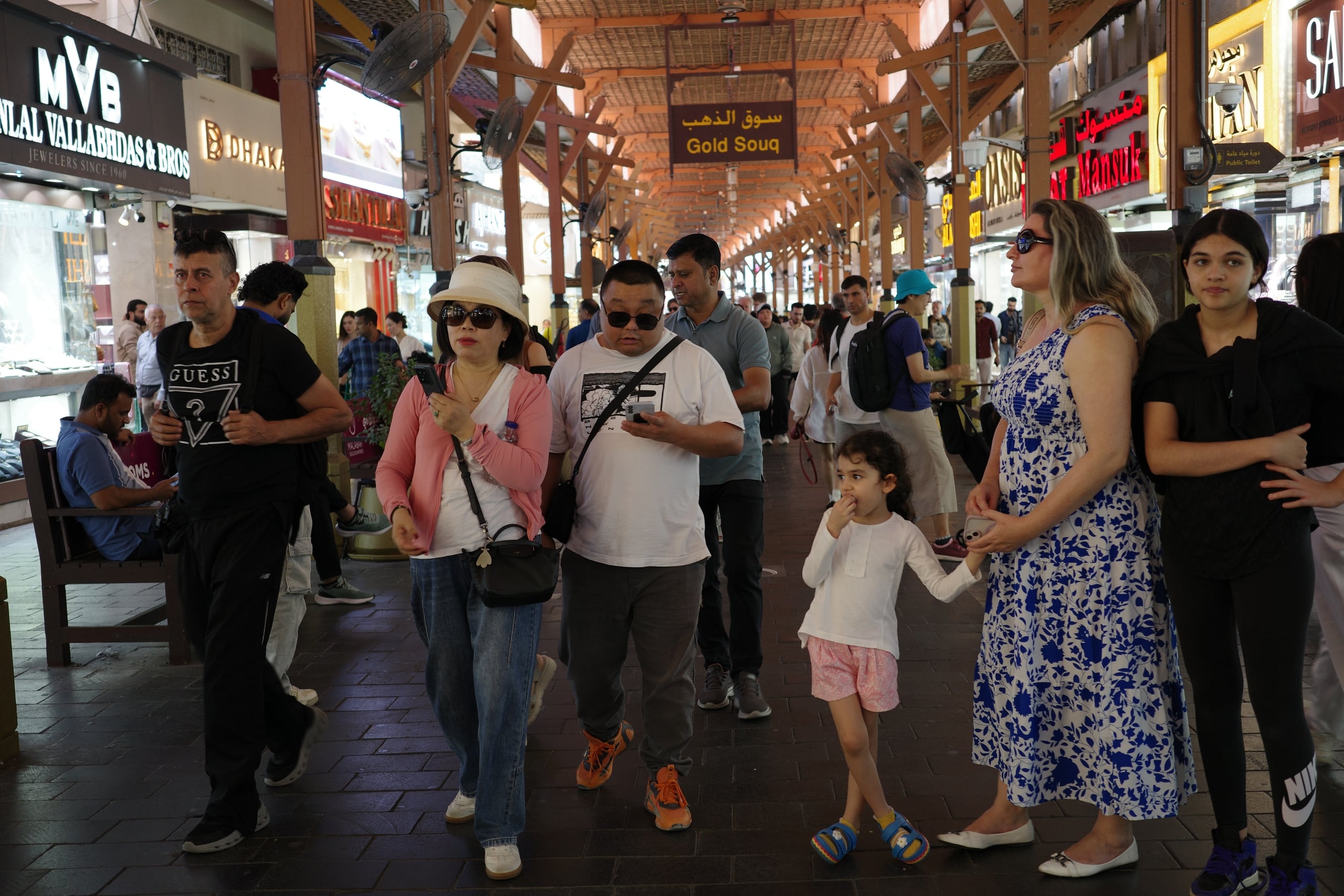 Chợ vàng Dubai tấp nập khách du lịch- Ảnh 15.