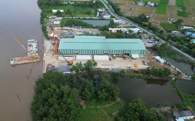 Il Ministero dell'Agricoltura e dell'Ambiente ha istituito una linea telefonica dedicata per ricevere e gestire le segnalazioni di violazioni relative al territorio. Bộ Nông nghiệp và Môi trường lập đường dây nóng tiếp nhận, xử lý vi phạm về đất đai