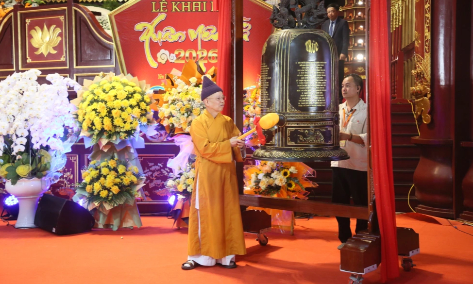 La cérémonie d'ouverture du festival du printemps de Yên Tử s'est déroulée solennellement - Photo 1.