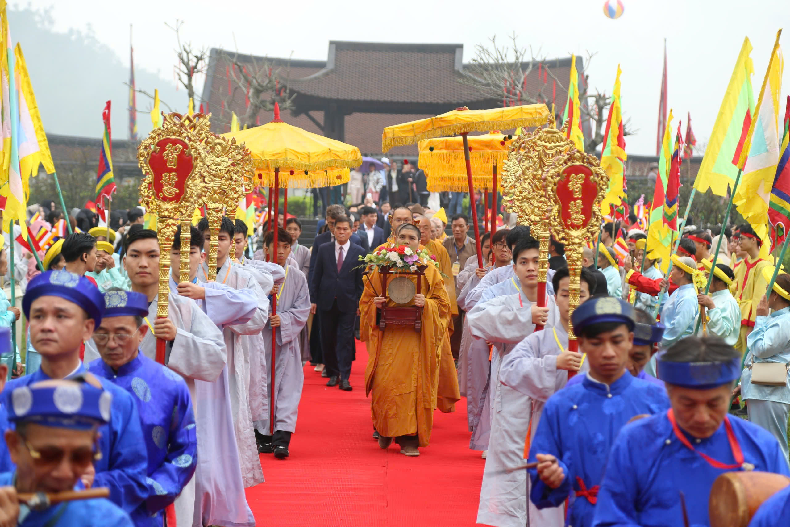 La cérémonie d'ouverture du festival du printemps de Yên Tử s'est déroulée solennellement - Photo 2.
