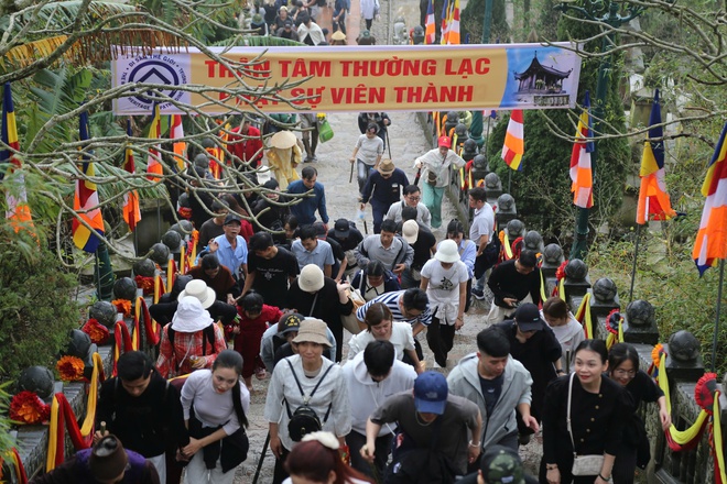 La cérémonie d'ouverture du festival du printemps de Yên Tử s'est déroulée solennellement - Photo 7.